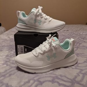 Women's Under Armor Essential shoes size 8